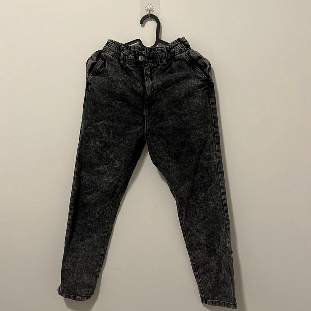 H & M,